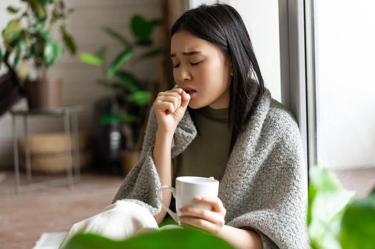 Dùng tỏi đen ngâm mật ong để cải thiện triệu chứng ho, cảm cúm