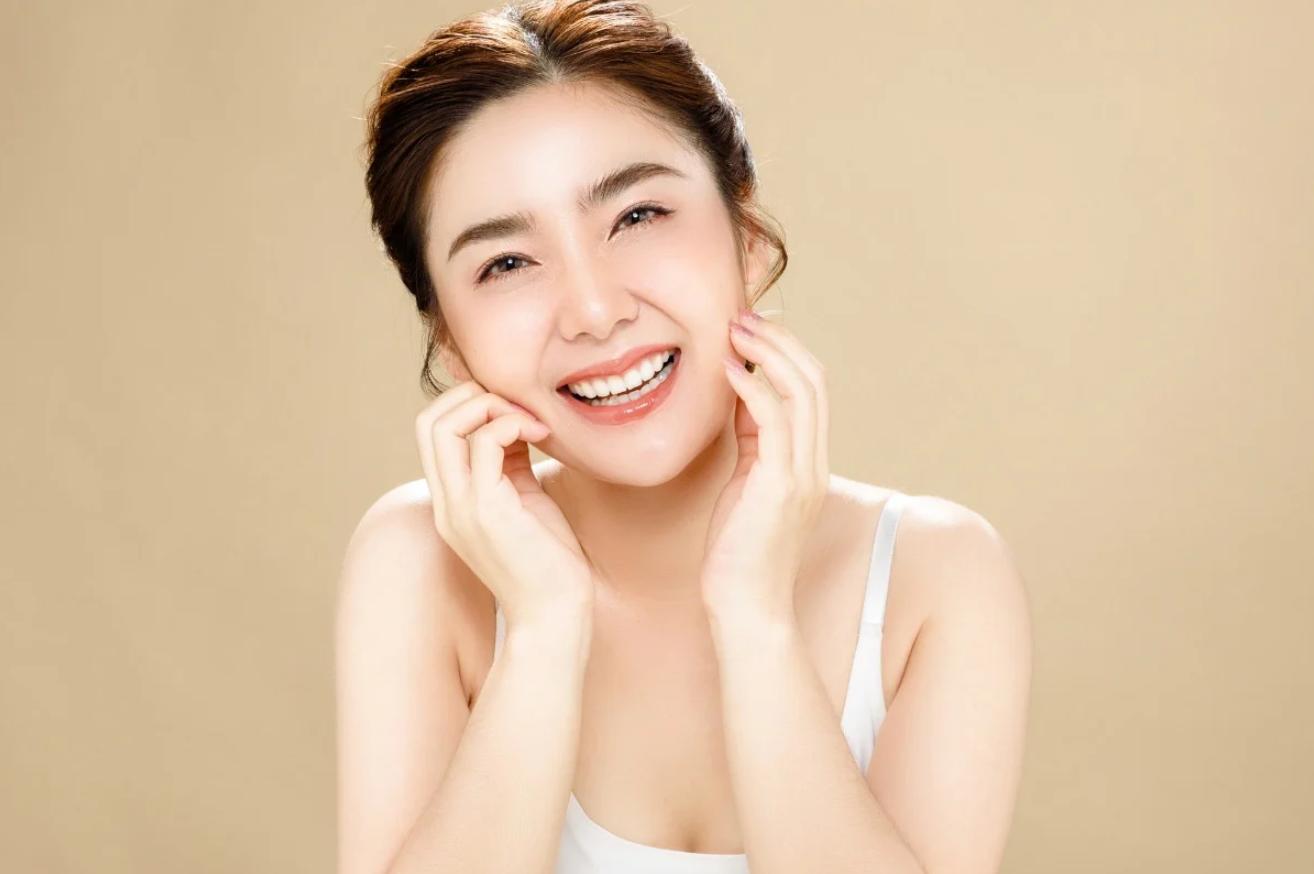 Sử dụng nhàu ngâm mật ong giúp làm đẹp da