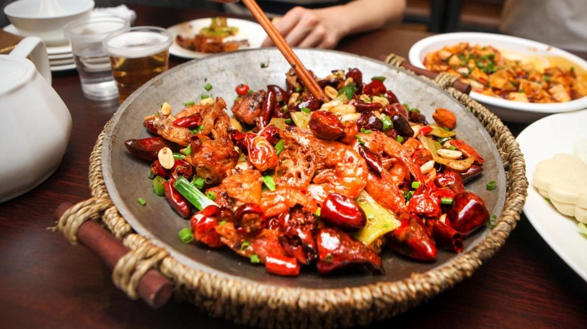 Người bị viêm loét dạ dày không nên ăn cay