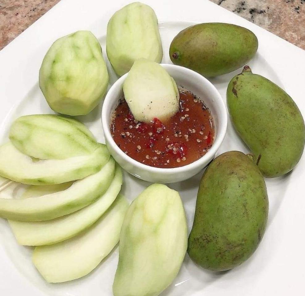 Xoài chấm mắm đường bao nhiêu calo?