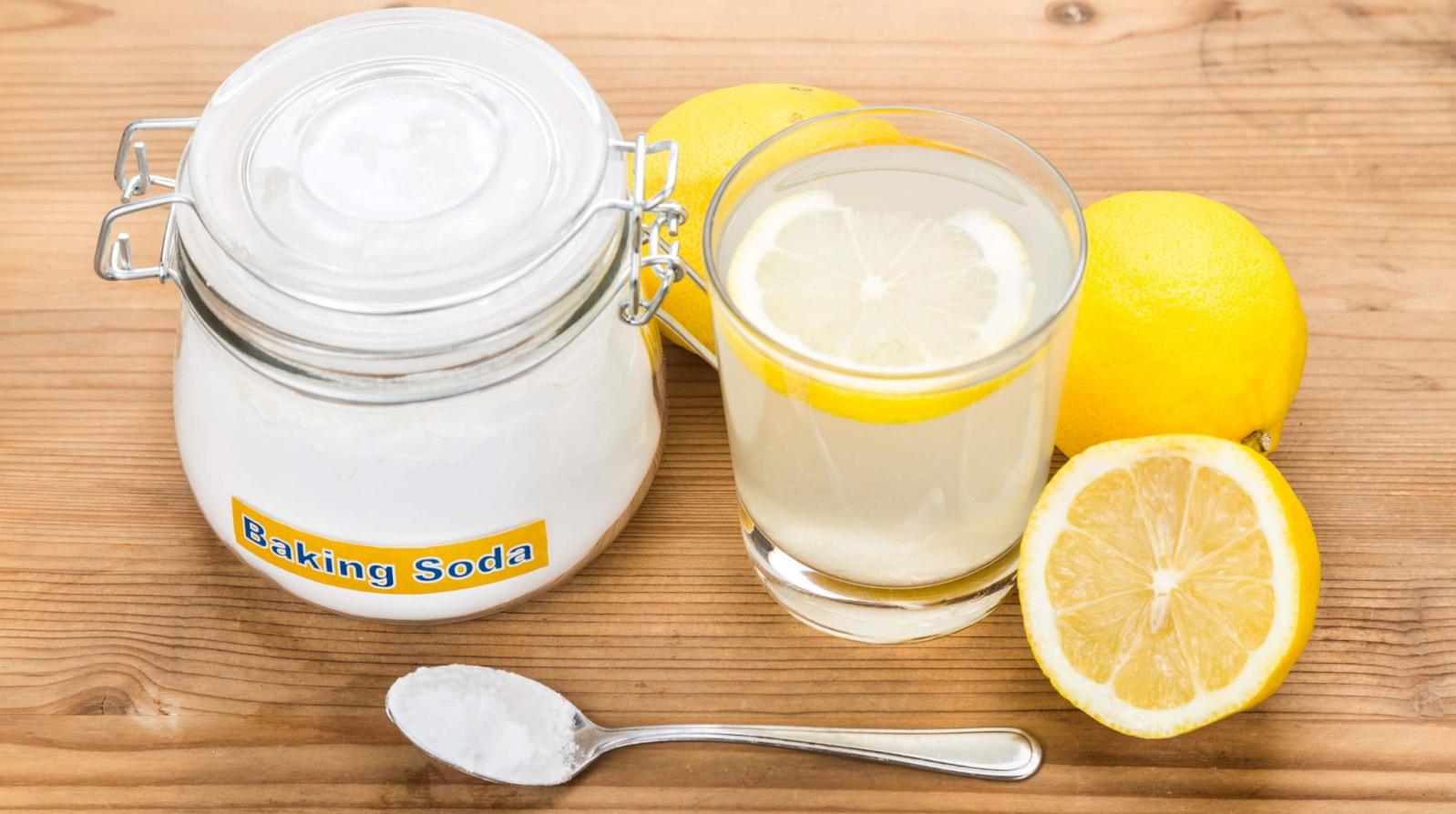 Cách làm trắng răng bằng baking soda và nước chanh