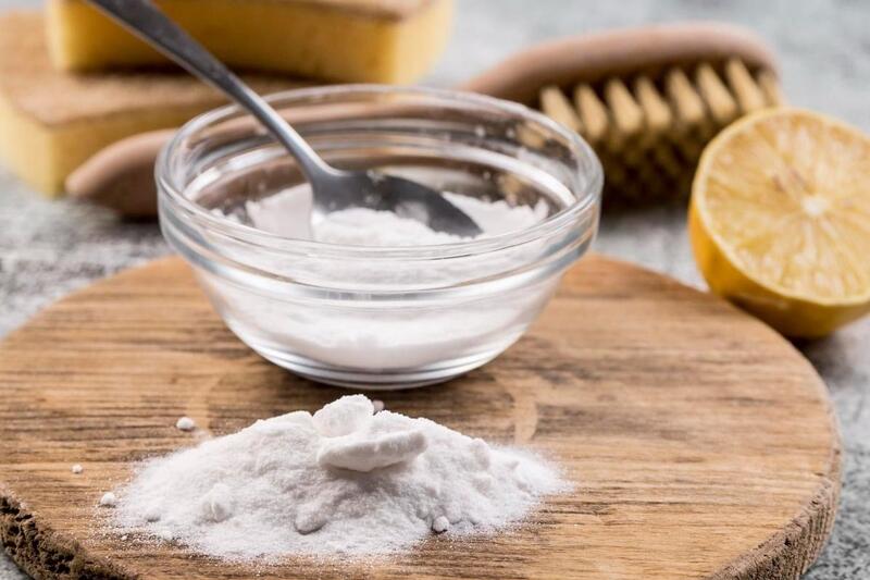 Làm trắng răng tại nhà với baking soda và chanh