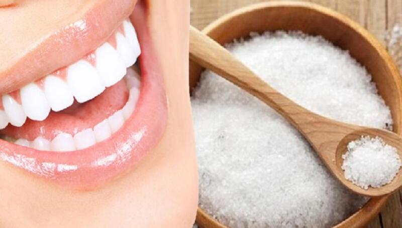 Làm trắng răng tại nhà bằng muối