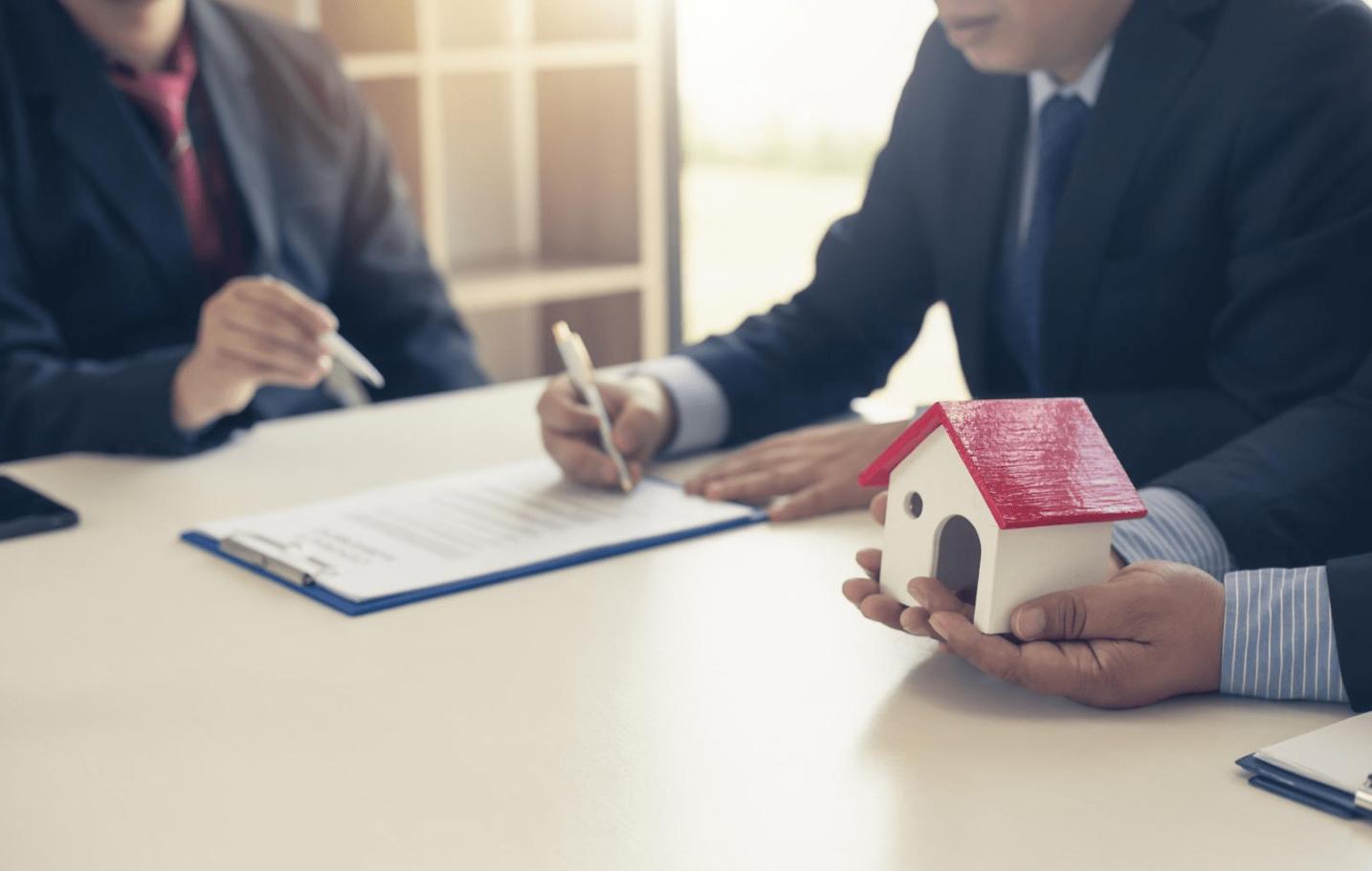 Lưu ý về hợp đồng và pháp lý cho người nước ngoài khi thuê nhà